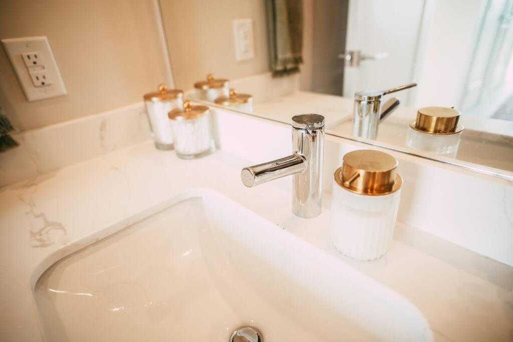 New - Luxury 2Br Penthouse Apt In Central Halifax Exteriér fotografie